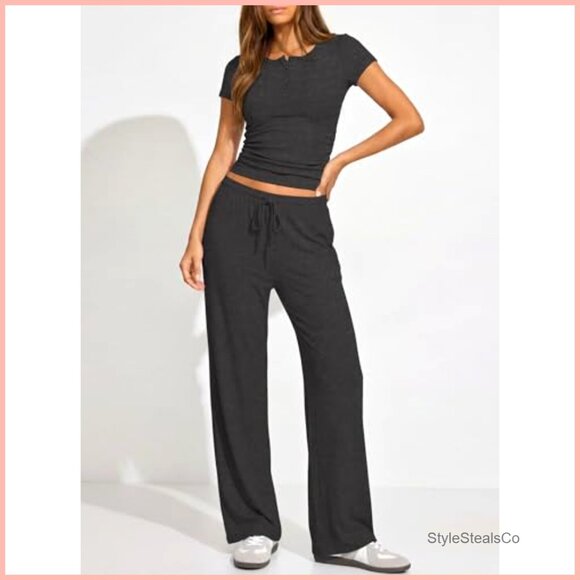 Ribbed Lounge Set: Cropped Henley Top & Wide-Leg Pants for Travel - Picture 3 of 5